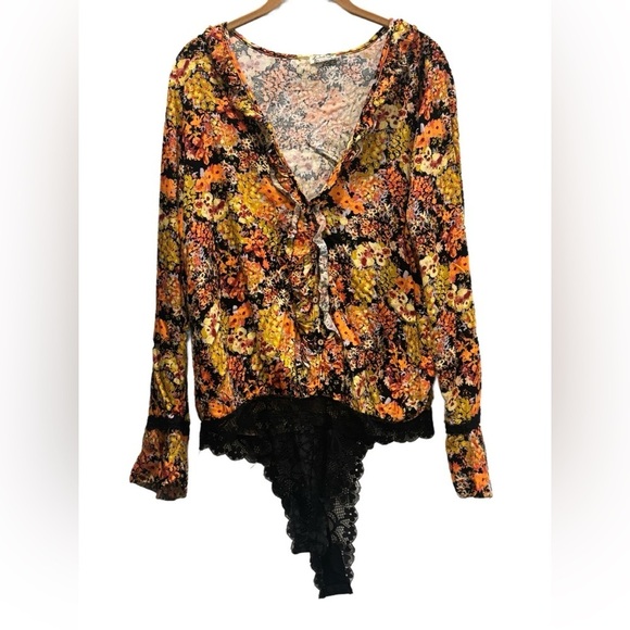 Free People “Heat Wave” Lace Floral Button Bodysuit in “Midnight Combo” Large 🖤 - Picture 4 of 9